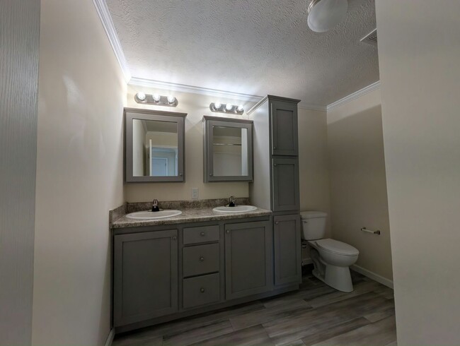 Building Photo - 52546 Elmcrest Ct