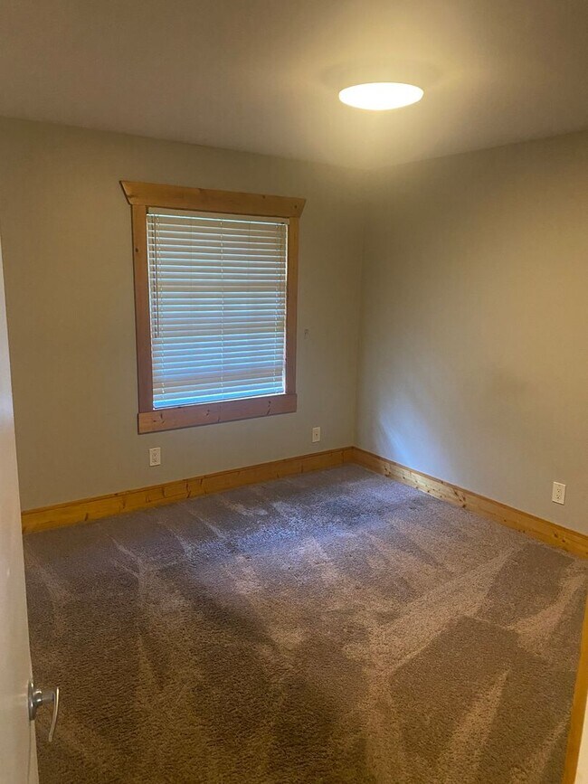 Building Photo - Lovely 2 Bed 1.5 Bath Townhome!