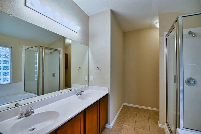 Building Photo - 2439 Pearson Way