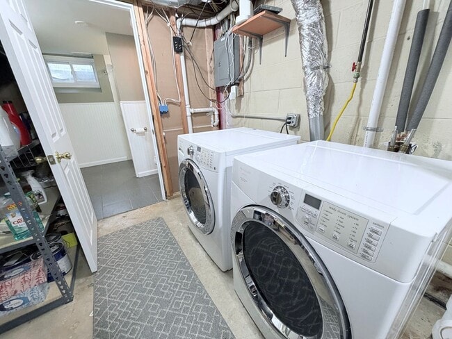 Building Photo - Spacious 4-Bedroom Home with Pond Views & EV-Ready Garage – Bloomington!!