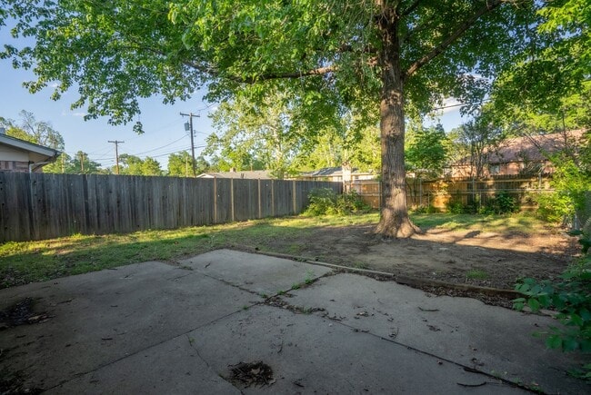 Building Photo - 6119 S Troost Ave