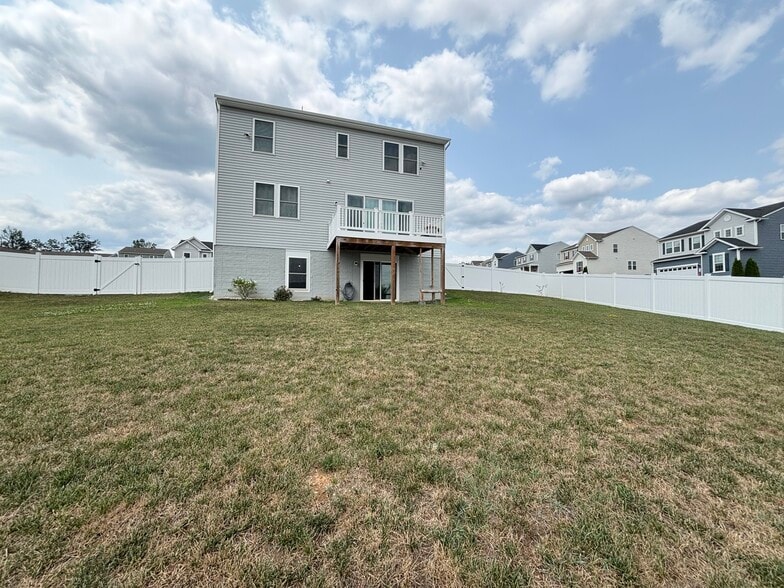 Building Photo - 324 Cedar Spring Dr