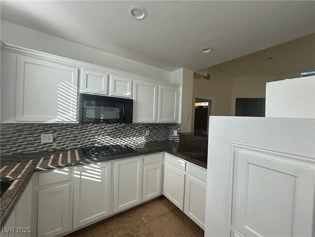 Building Photo - 67 E Agate Ave