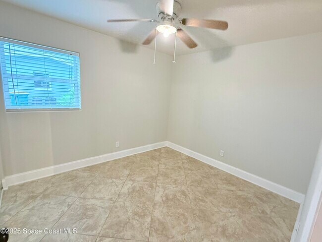 Building Photo - 320 Duet Ave