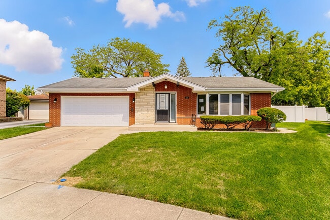 Primary Photo - 554 E 168th Pl