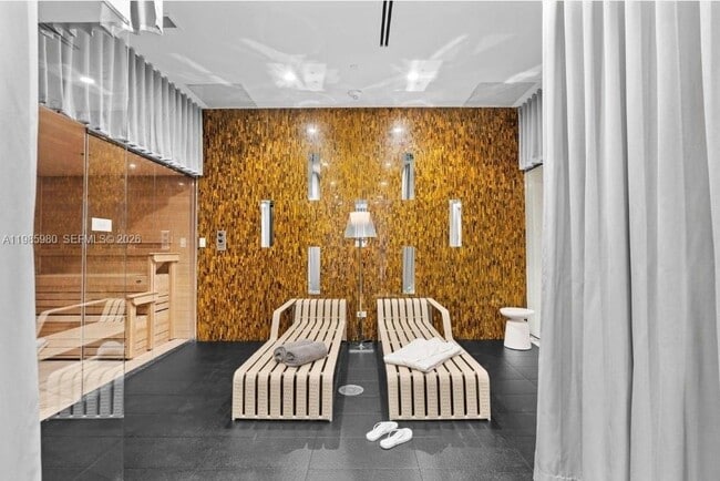 Building Photo - 2000 Metropica Wy