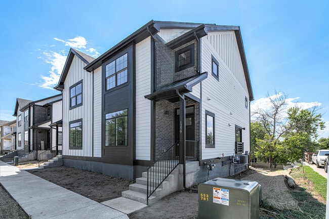 Primary Photo - Sable View Townhomes