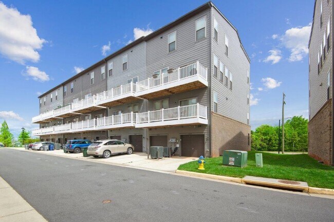 Building Photo - 10340 Ratcliffe Trl