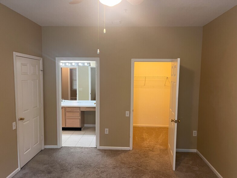 3rd Bedroom - 2nd Bathroom and closet - 10550 Baymeadows Rd