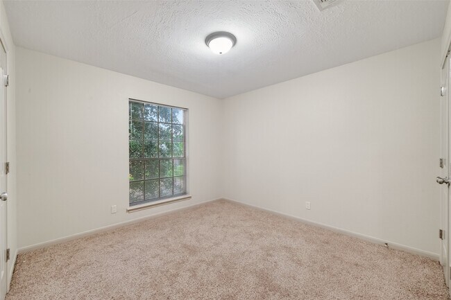 Building Photo - 11818 Snowberry Dr