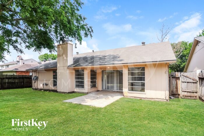 Building Photo - 7111 Navidad Rd