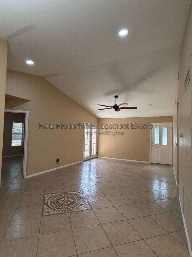 Building Photo - 7568 W Kerry Ln