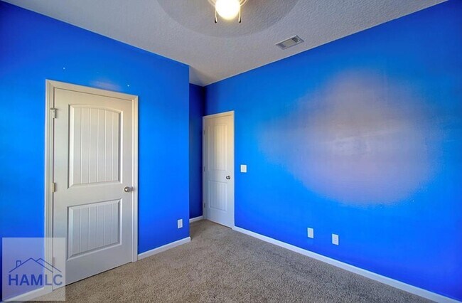 Building Photo - 452 Huntington Dr