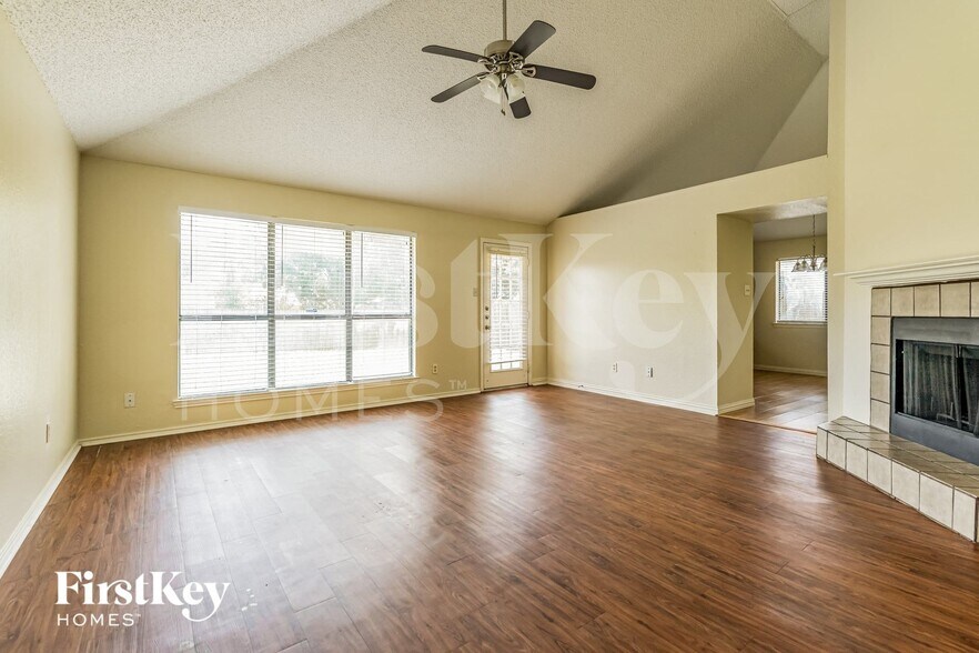 Building Photo - 3305 Country Creek Ln