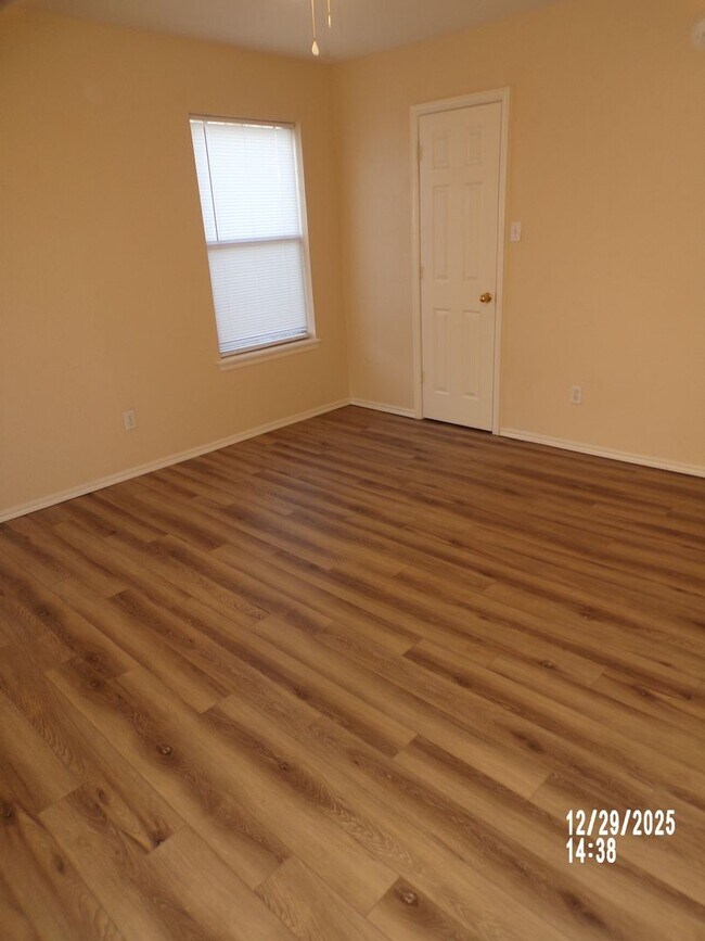 Building Photo - Fantastic eastside home