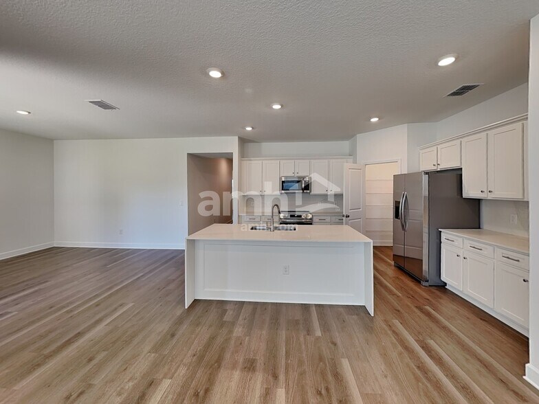 Building Photo - 3204 Carthage Ave