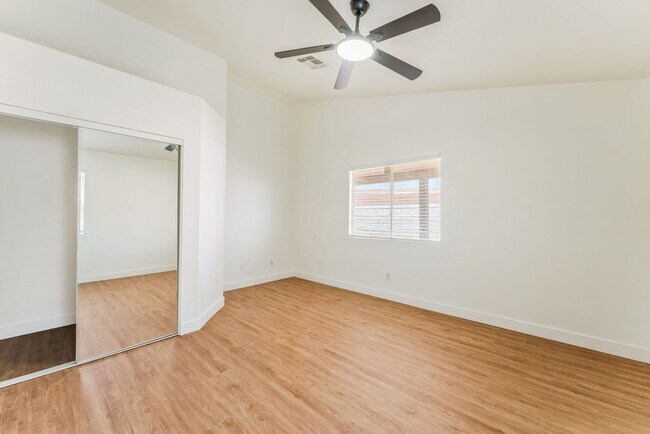 Building Photo - Charming Single-Story Living with Spacious Comfort!