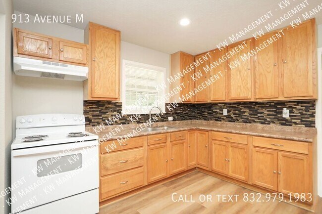 Building Photo - 913 Avenue M