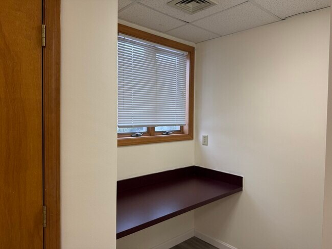 Building Photo - 1565 Main St