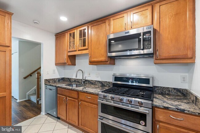 Building Photo - 6610 Bowie Dr