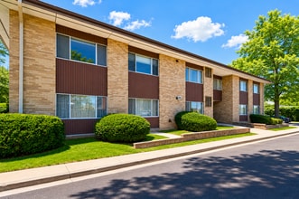 Building Photo - 2 Bedroom 2 Bath Townhouse in Grayslake