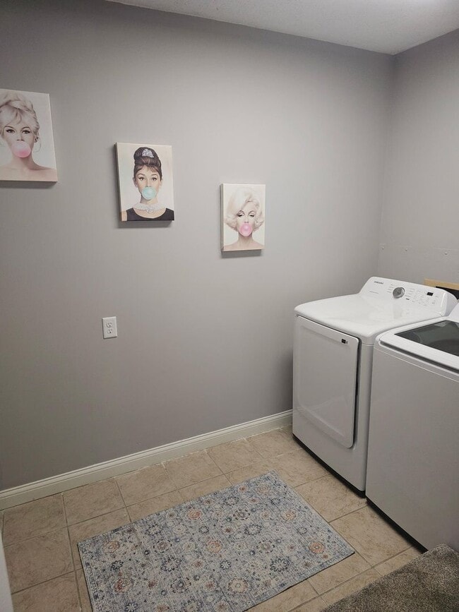 Building Photo - Family Friendly Home With Pool In Greensburg, IN