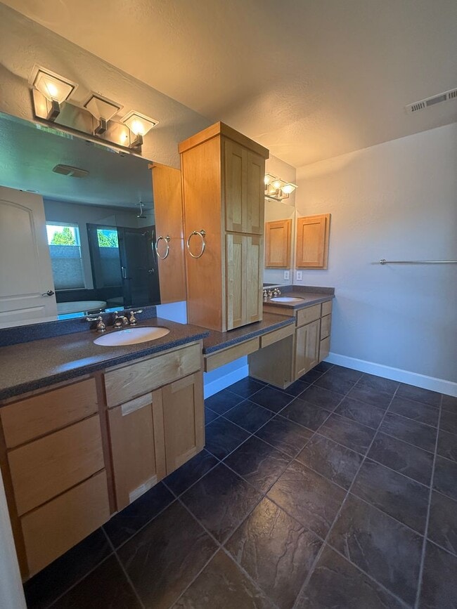 Building Photo - 3170 Juniper Ridge Dr