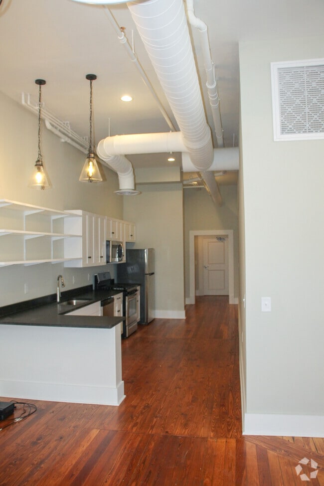Building Photo - 596 Cherry St