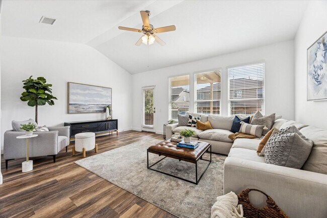 Building Photo - 4 bd/2.5 ba in Pflugerville ready for move in!