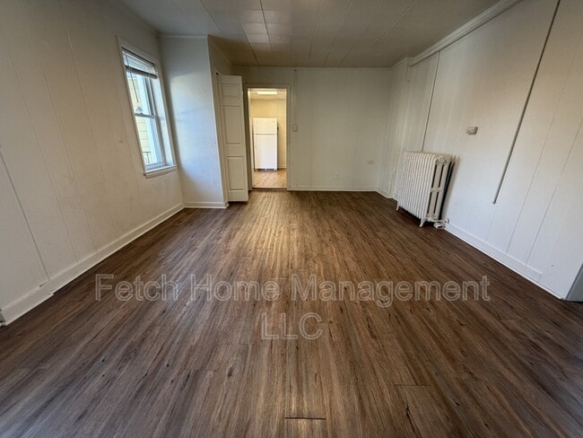 Building Photo - 233 S 4th St