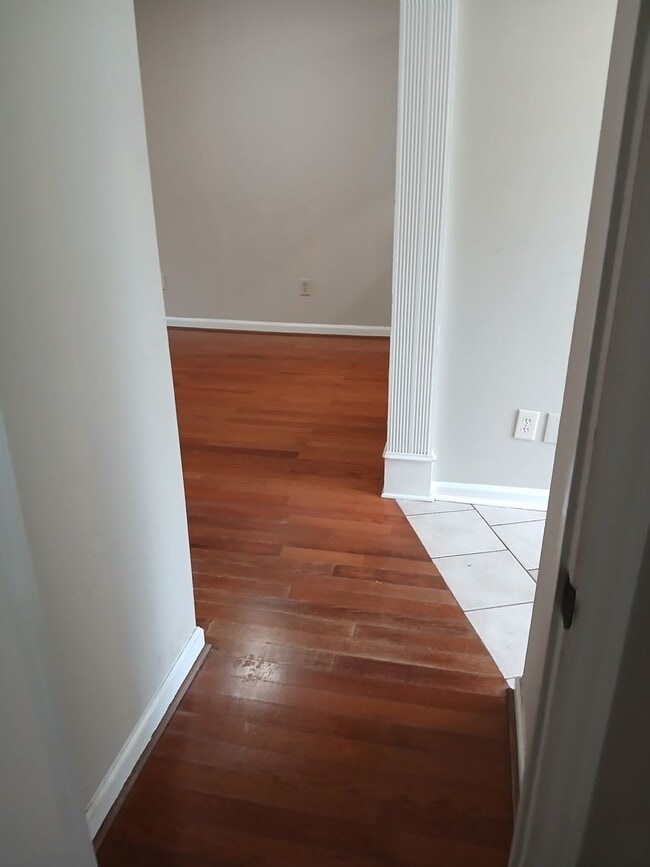 Building Photo - Walk in Shower! Single Level, 2 BR, 2 FULL Bath Townhome $1350/mo. Garner, NC !