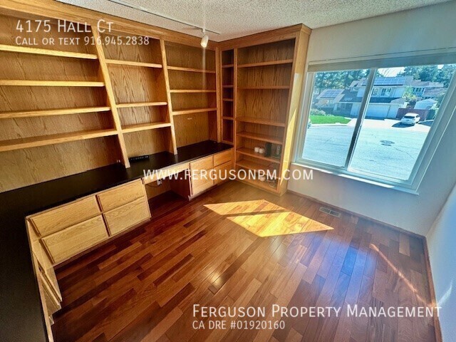 Building Photo - 4175 Hall Ct