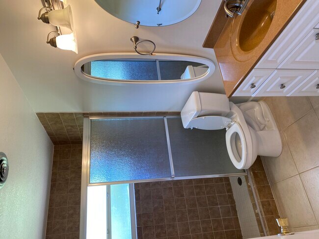 Building Photo - 956 Tulip Ln