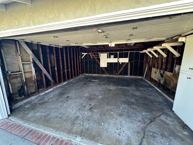 Building Photo - 3-Bedroom Home for Rent in El Camino Village | 2-Car Garage & Private Backyard