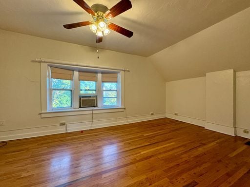 Building Photo - 3 Bedroom 2 Full Bath Plus Office Renovated Victorian Style Family Home Available Mid NOW!