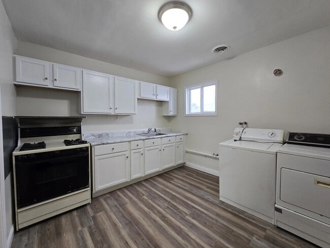 Building Photo - 3822 Melville Ave