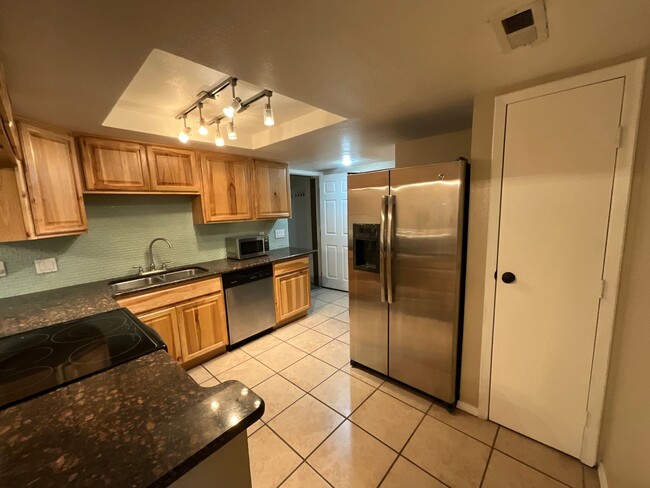 Building Photo - *Owner Broker* 2 Bedroom Townhome Availabl...