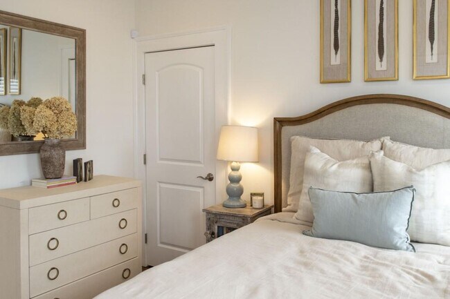 Building Photo - 801 Durant Pl NE