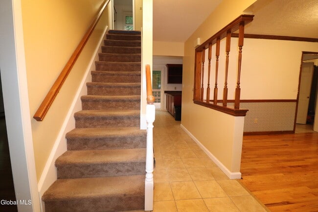 Building Photo - 8 Sweet Brier Dr