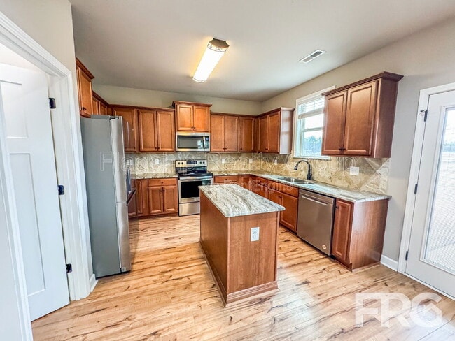 Building Photo - 419 Planters Ridge Dr