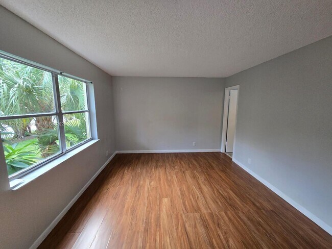 Building Photo - 3300 Spanish Moss Terrace