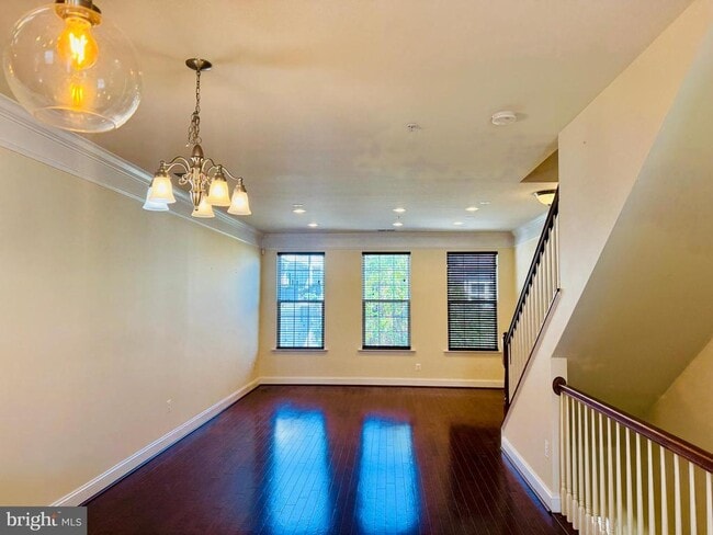 Building Photo - 5715 Rosanna Pl
