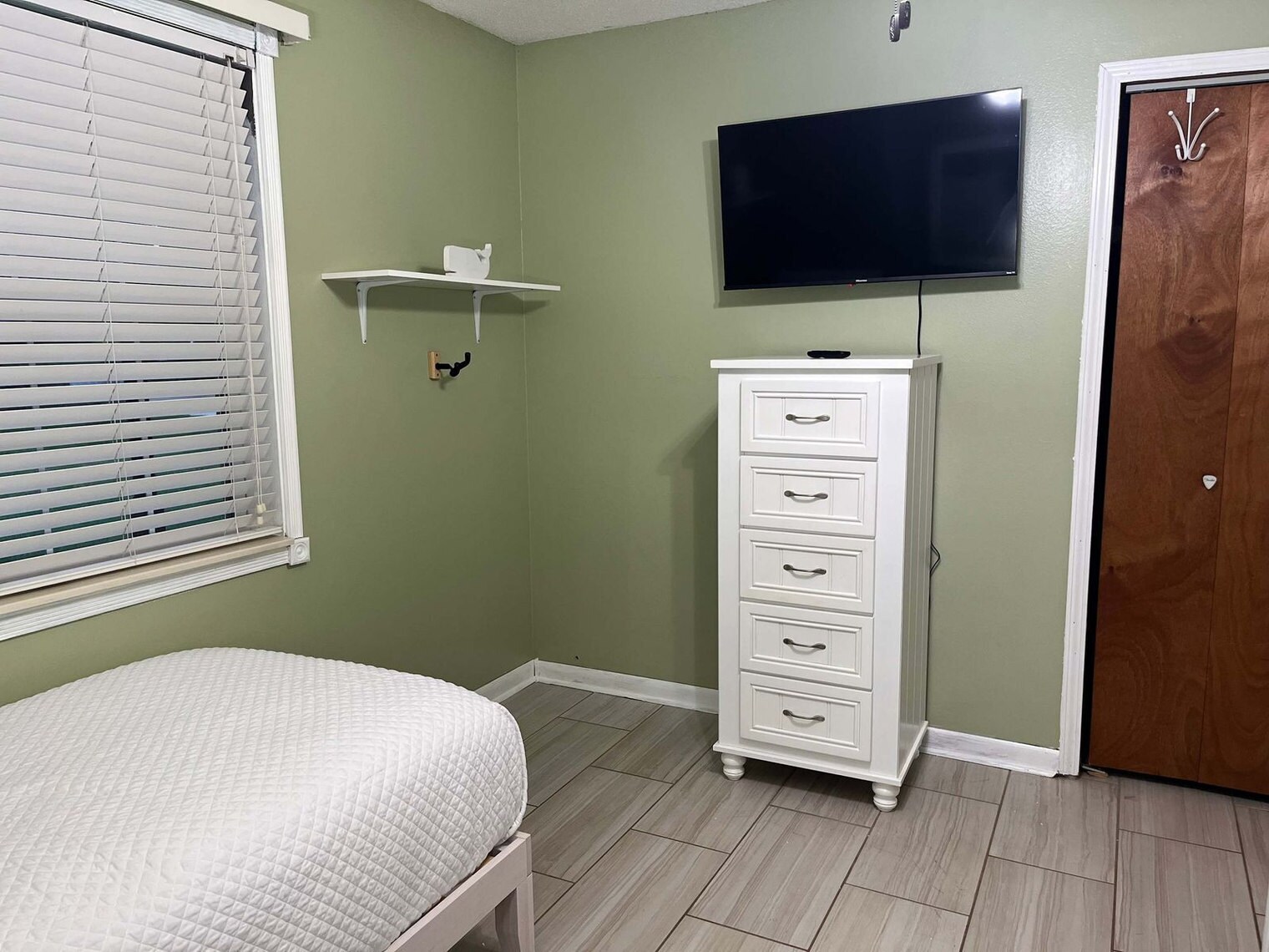 Building Photo - 563 Bobwhite Dr