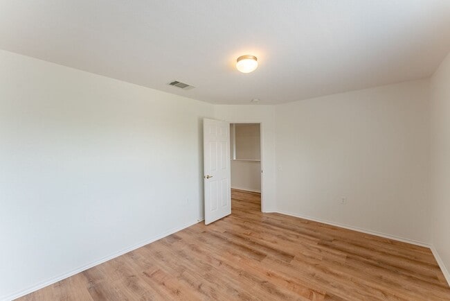 Building Photo - 1225 Anise Dr