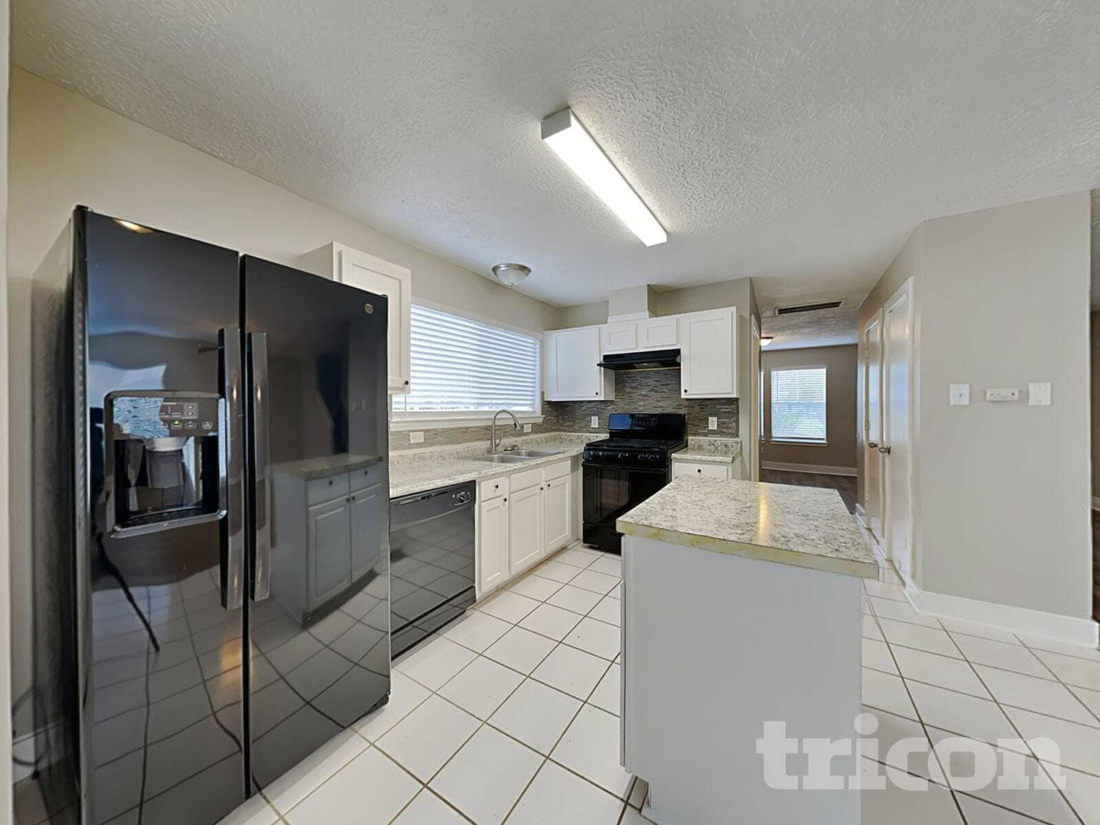 Building Photo - 21899 Pinewilde Ct