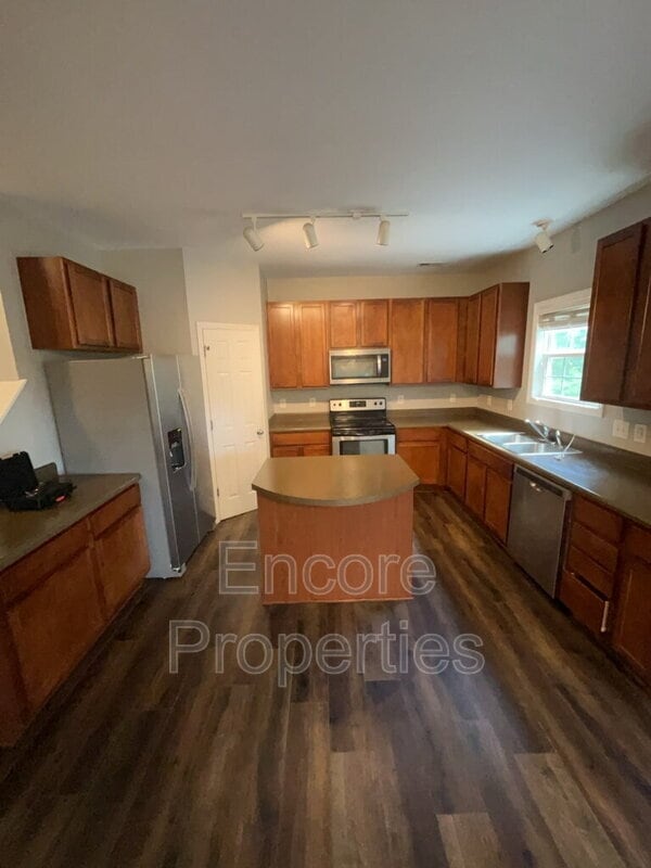 Building Photo - 821 Woodside Park Ln