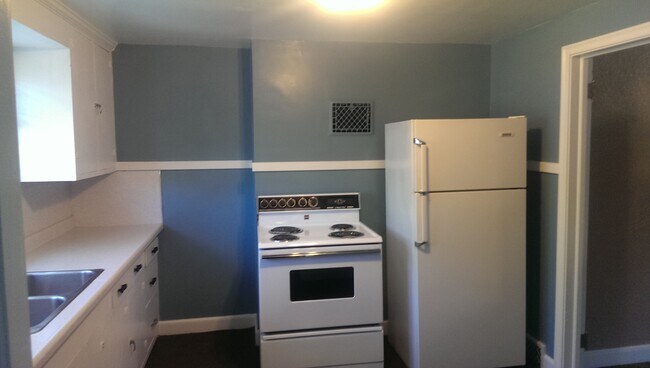 Kitchen - 1341 S Farwell St