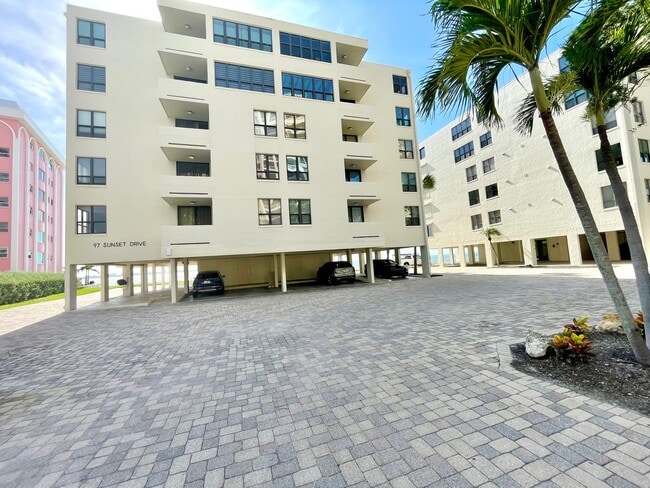 Building Photo - Sarasota Bay Penthouse