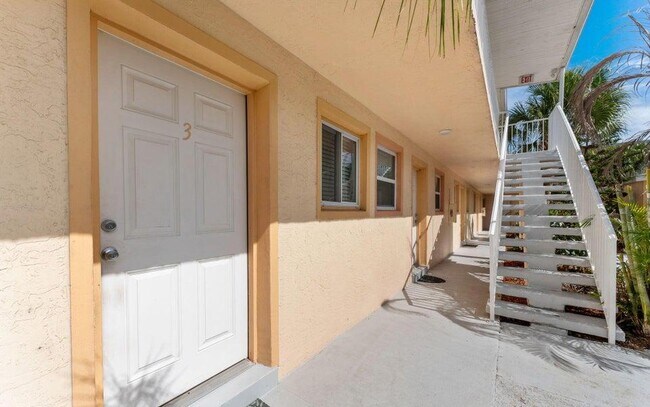 Building Photo - 211 Circle Dr
