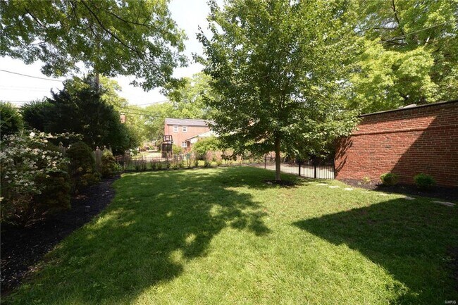Building Photo - 937 S Bemiston Ave